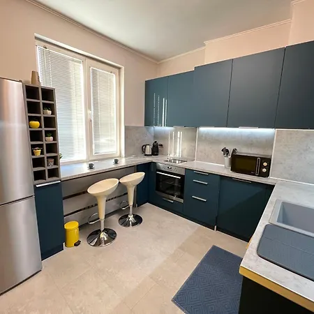 Apartment Cairo 1bdr W Work Space Near Metro And Railway Station