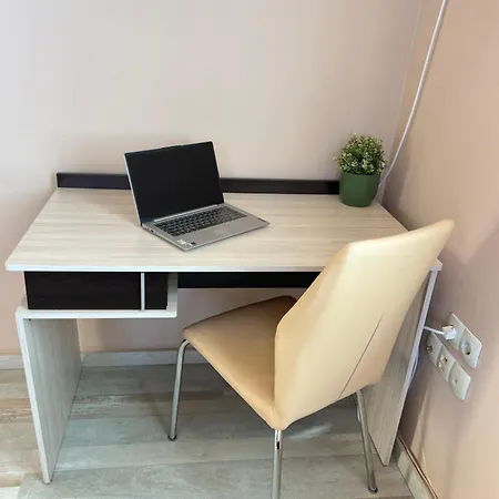 Cairo 1bdr W Work Space Near Metro And Railway Station *