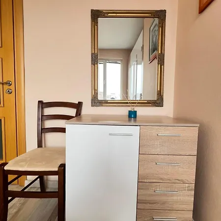 Cairo 1bdr W Work Space Near Metro And Railway Station *